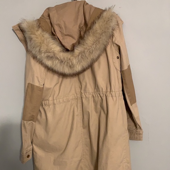 HP!! 🎉Gap jacket with fur hood - Picture 3 of 6